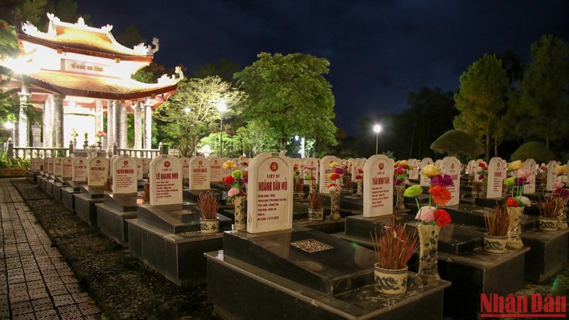 Quảng Trị mở cửa đón khách đến viếng nghĩa trang, di tích vào buổi tối ảnh 5
