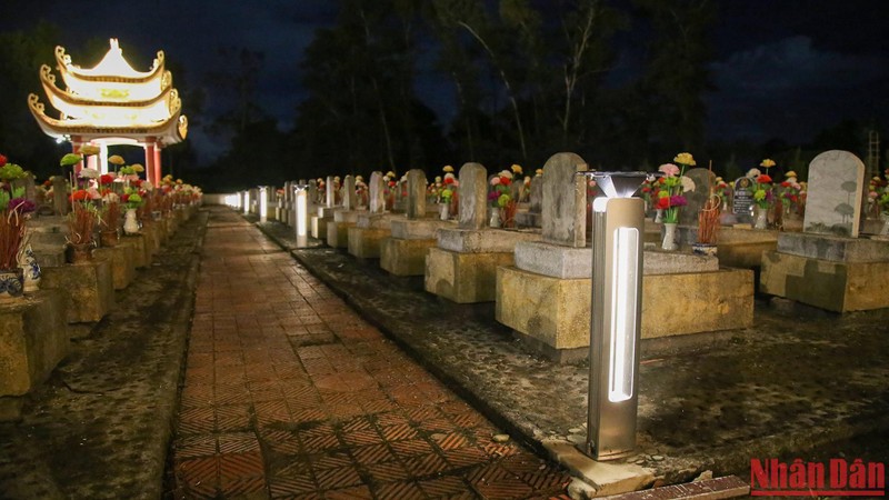 Quảng Trị mở cửa đón khách đến viếng nghĩa trang, di tích vào buổi tối ảnh 6