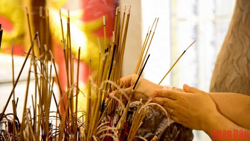 Quảng Trị mở cửa đón khách đến viếng nghĩa trang, di tích vào buổi tối ảnh 1