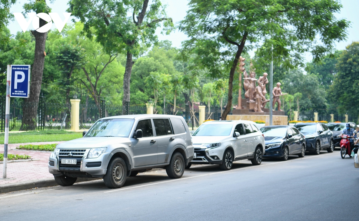 giao thong lon xon nhung ngay dau phan luong 2 chieu pho quang trung, ha noi hinh anh 11