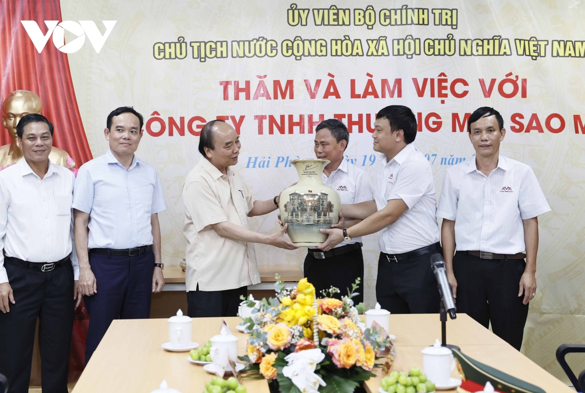 chủ tịch nước thăm mô hình dệt may sản xuất kinh doanh hiệu quả tại hải phòng hình ảnh 2 chu tich nuoc tham mo hinh det may san xuat kinh doanh hieu qua tai hai phong hinh anh 2