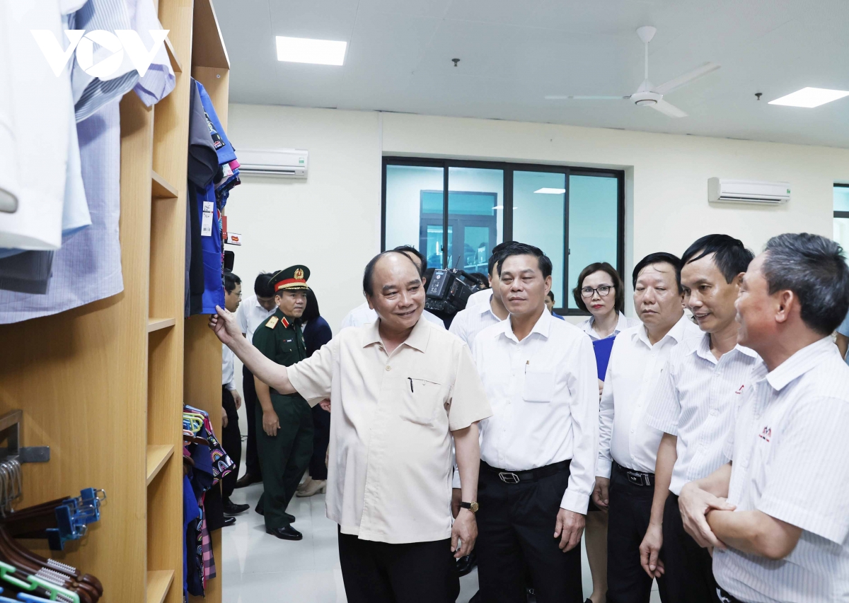 chủ tịch nước thăm mô hình dệt may sản xuất kinh doanh hiệu quả tại hải phòng hình ảnh 4 chu tich nuoc tham mo hinh det may san xuat kinh doanh hieu qua tai hai phong hinh anh 4