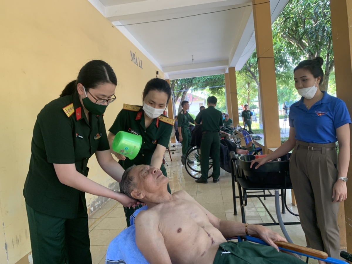 Chiến sĩ Quân khu 4 nhiều hoạt động tại Trung tâm điều dưỡng thương binh Nghệ An Chiến sĩ Quân khu 4 nhiều hoạt động tại Trung tâm điều dưỡng thương binh Nghệ An
