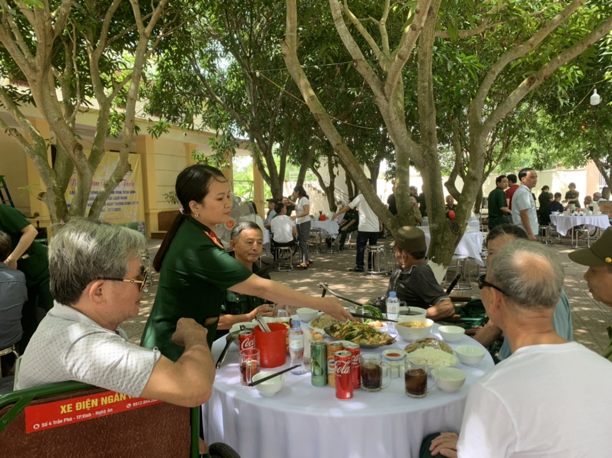 Chiến sĩ Quân khu 4 nhiều hoạt động tại Trung tâm điều dưỡng thương binh Nghệ An Chiến sĩ Quân khu 4 nhiều hoạt động tại Trung tâm điều dưỡng thương binh Nghệ An