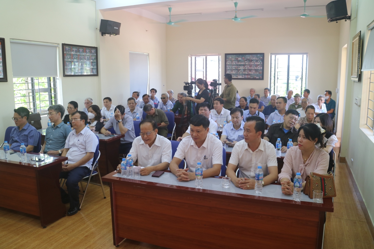 Trung ương Hội tặng quà nạn nhân chất độc da cam huyện Bình Giang Trung ương Hội tặng quà nạn nhân chất độc da cam huyện Bình Giang