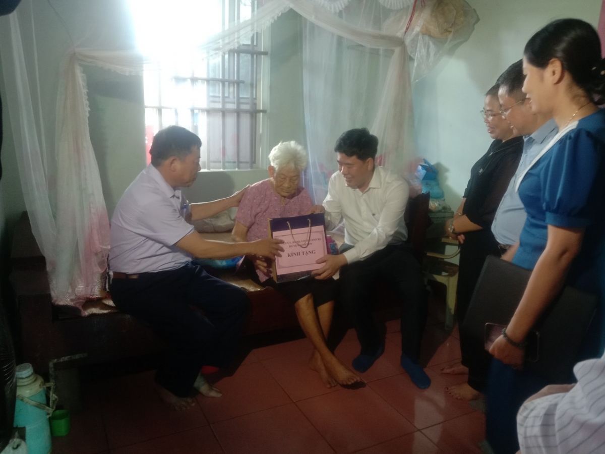 Nghệ An Huyện Anh Sơn đón gần 5 vạn lượt người viếng Nghĩa trang liệt sĩ quốc tế Việt -Lào Nghệ An Huyện Anh Sơn đón gần 5 vạn lượt người viếng Nghĩa trang liệt sĩ quốc tế Việt -Lào