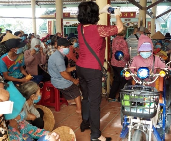 Hội huyện Thủ Thừa: Tặng quà nạn nhân chất độc da cam và người khuyết tật