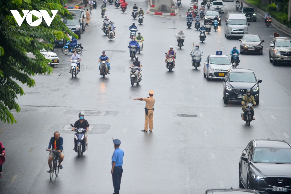 ngay dau phan lan duong nguyen trai giao thong lon xon, xung dot hinh anh 1