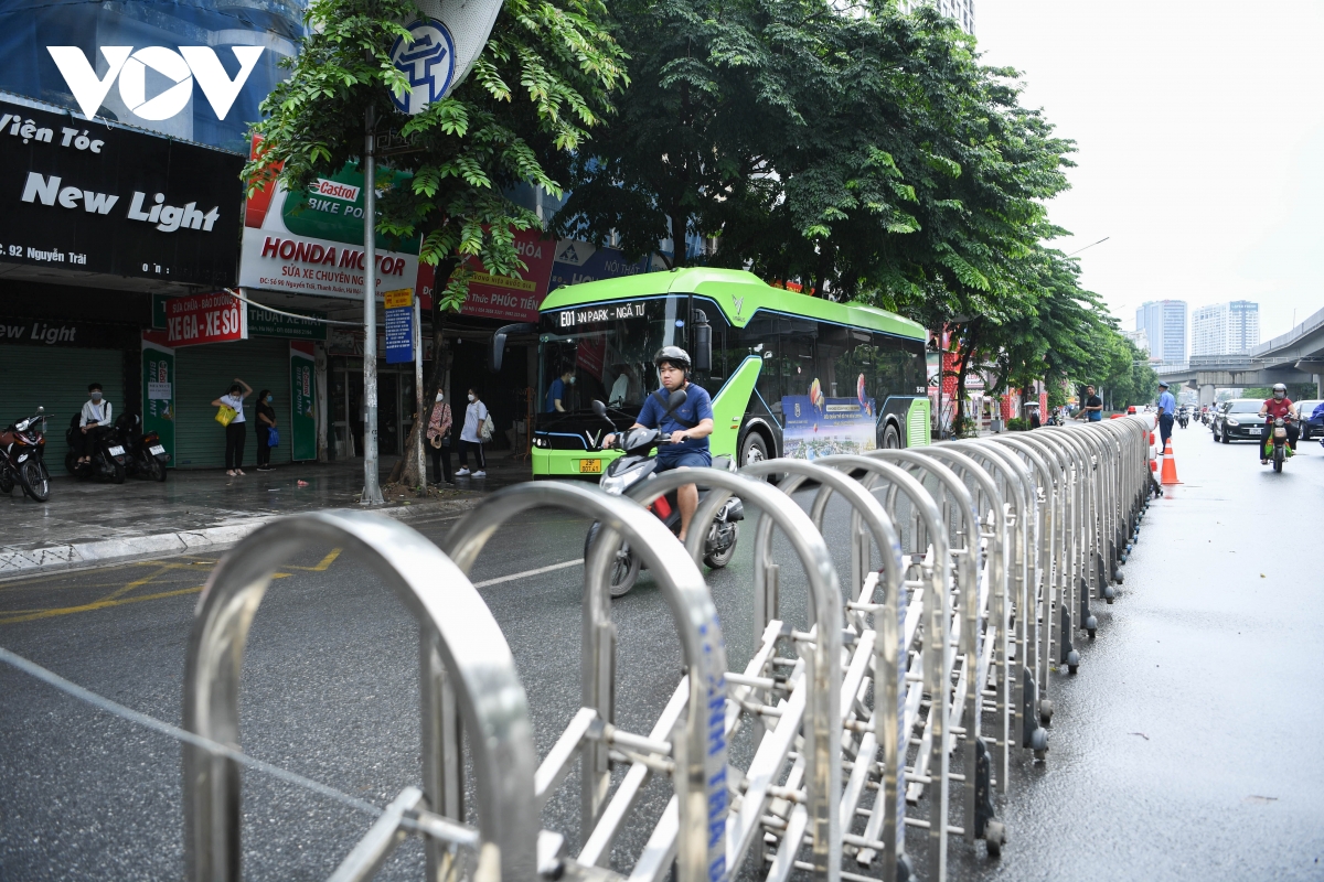 ngay dau phan lan duong nguyen trai giao thong lon xon, xung dot hinh anh 6