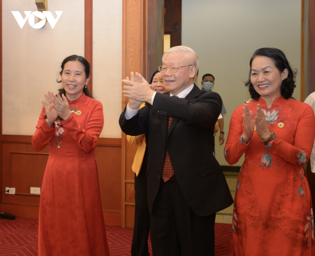 Tổng Bí thư gặp mặt 80 đại biểu dự Đại hội Chữ thập đỏ Việt Nam lần thứ 11 Tổng Bí thư gặp mặt 80 đại biểu dự Đại hội Chữ thập đỏ Việt Nam lần thứ 11