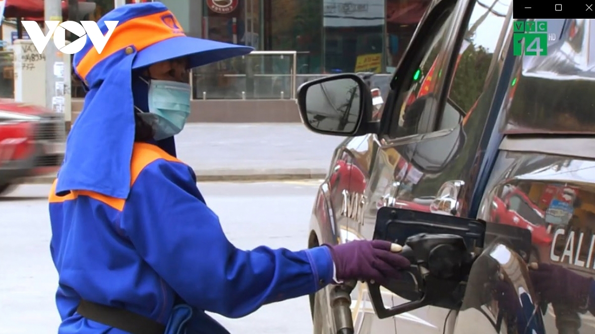 Giá xăng giảm tiếp 430 đồng/lít, giá dầu tăng mạnh từ 15h hôm nay Giá xăng giảm tiếp 430 đồng/lít, giá dầu tăng mạnh từ 15h hôm nay