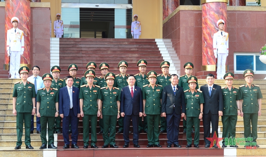 Chủ tịch Quốc hội Vương Đình Huệ dự Lễ khai giảng năm học 2022-2023 tại Học viện Quốc phòng Chủ tịch Quốc hội Vương Đình Huệ dự Lễ khai giảng năm học 2022-2023 tại Học viện Quốc phòng