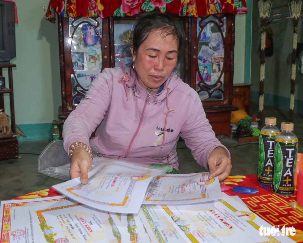 Mẹ bươn chải nuôi chữ cho con: 'Gia tài của tôi là các con' Mẹ bươn chải nuôi chữ cho con: 'Gia tài của tôi là các con'