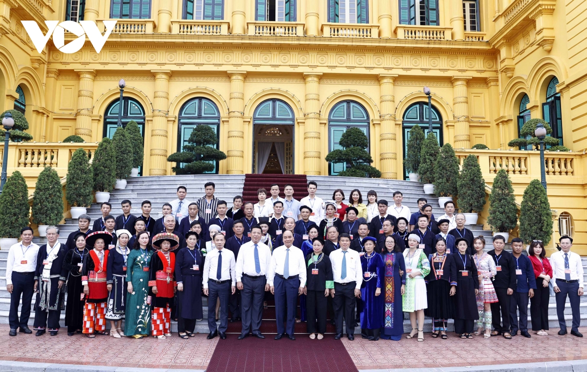 chủ tịch nước gặp mặt đại biểu tiêu biểu đồng bào dân tộc thiểu số tỉnh cao bằng hình ảnh 4 chu tich nuoc gap mat dai bieu tieu bieu dong bao dan toc thieu so tinh cao bang hinh anh 4