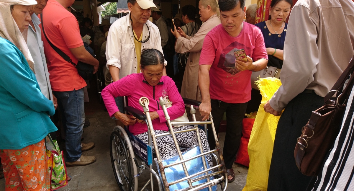 Thủ Thừa: Tặng học bổng Hoa Sen năm học 2022-2023 và  tặng quà cho người khuyết tật nặng Thủ Thừa: Tặng học bổng Hoa Sen năm học 2022-2023 và  tặng quà cho người khuyết tật nặng