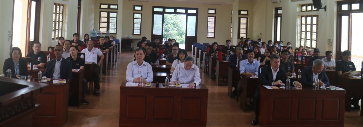 Tập đoàn Amazon (AWS) thăm tặng quà cho nạn nhân chất độc da cam Tập đoàn Amazon (AWS) thăm tặng quà cho nạn nhân chất độc da cam