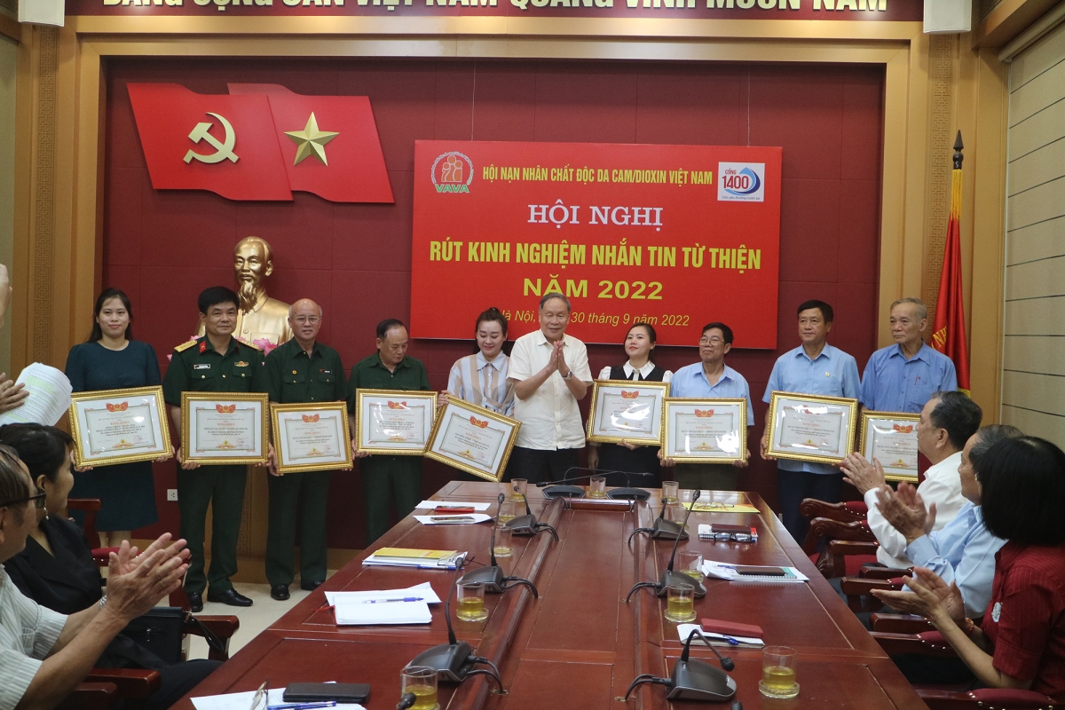 Hội nghị rút kinh nghiệm rút kinh nghiệm nhắn tin từ thiện 