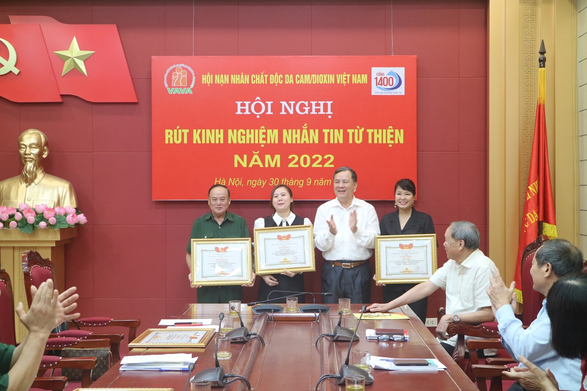 Hội nghị rút kinh nghiệm rút kinh nghiệm nhắn tin từ thiện 