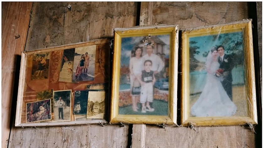 Cậu bé mồ côi một mình chạy lũ ở Kỳ Sơn