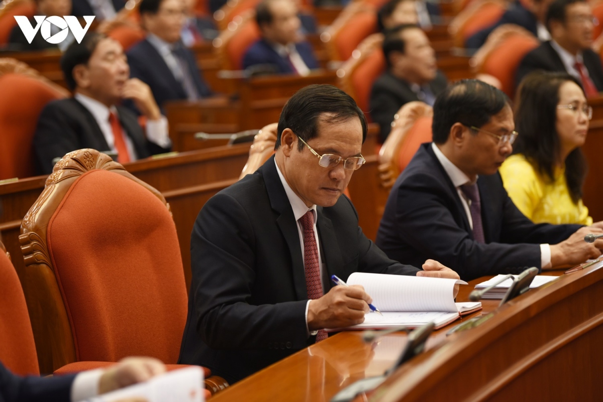 toan canh hoi nghi trung uong 6 khoa xiii be mac thanh cong tot dep hinh anh 3