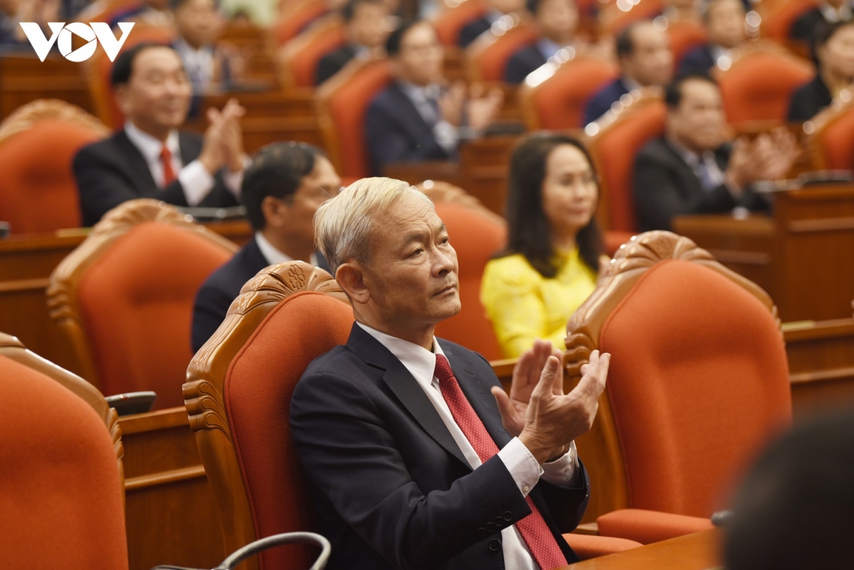 toan canh hoi nghi trung uong 6 khoa xiii be mac thanh cong tot dep hinh anh 13