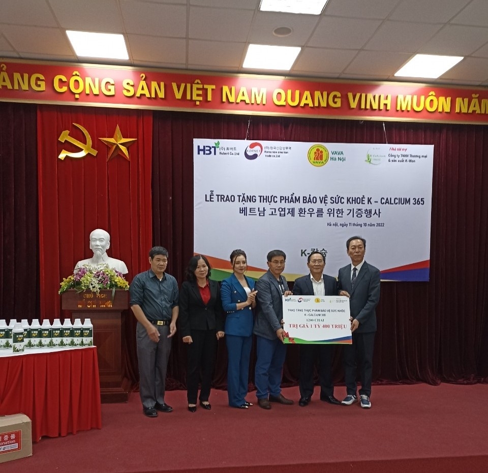 Công ty TNHH Cảm xúc mới Hàn Quốc trao quà cho NNCĐDC thành phố Hà Nội Công ty TNHH Cảm xúc mới Hàn Quốc trao quà cho NNCĐDC thành phố Hà Nội