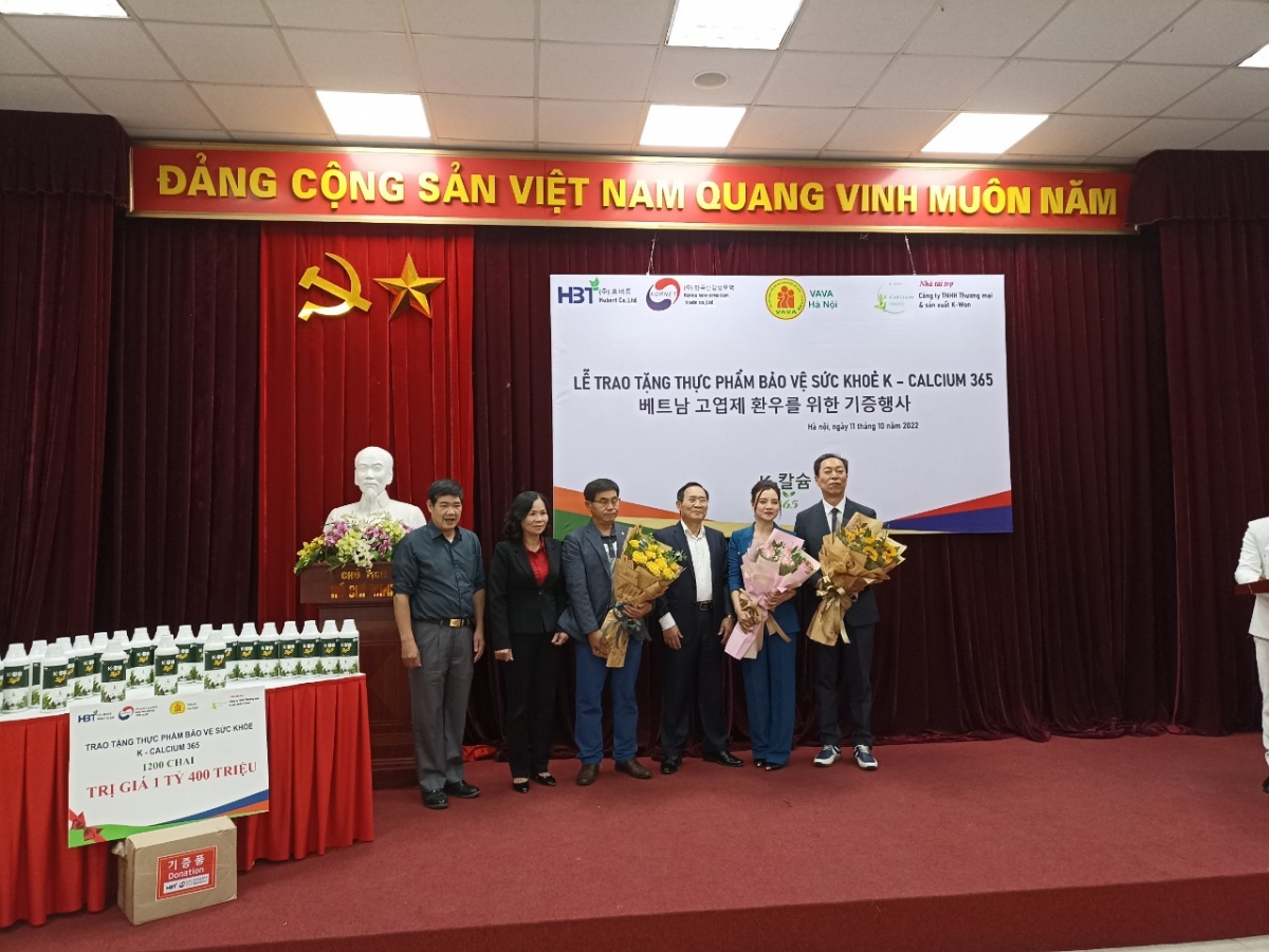 Công ty TNHH Cảm xúc mới Hàn Quốc trao quà cho NNCĐDC thành phố Hà Nội Công ty TNHH Cảm xúc mới Hàn Quốc trao quà cho NNCĐDC thành phố Hà Nội