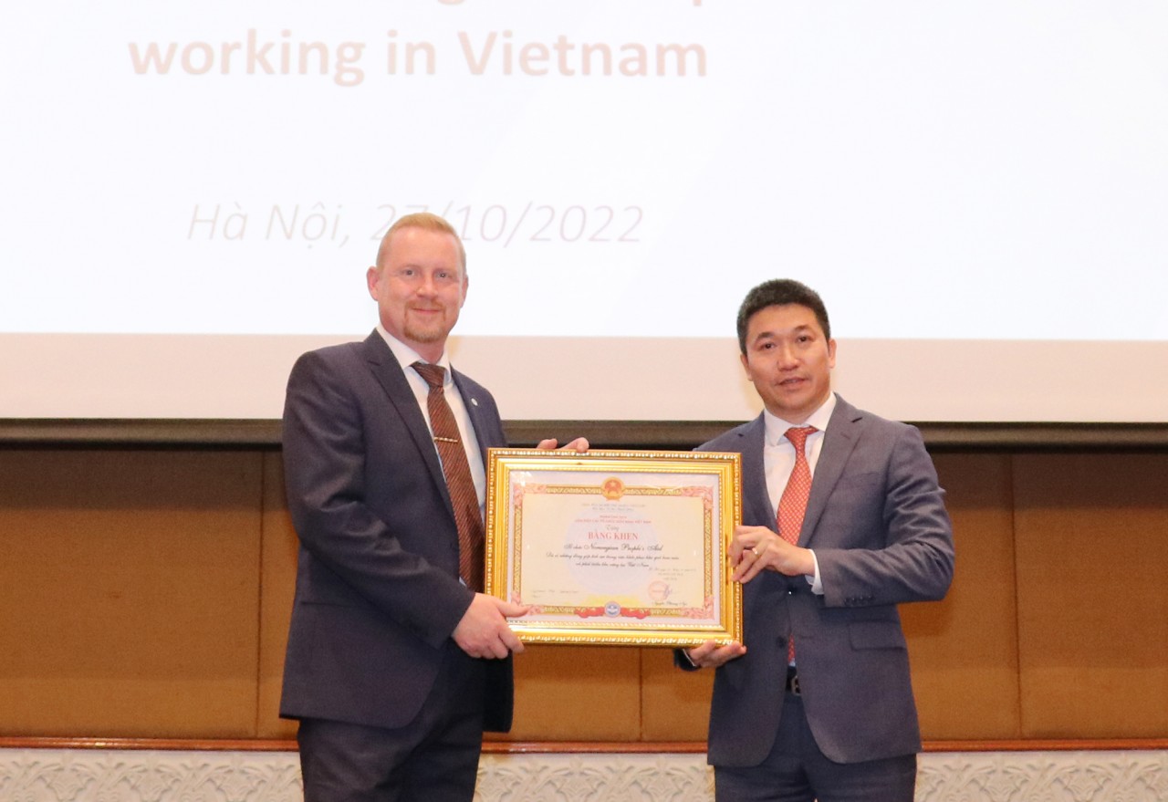 Ghi nhận đóng góp của Tổ chức Viện trợ Nhân dân Na Uy trong công tác khắc phục hậu quả bom mìn Ghi nhận đóng góp của Tổ chức Viện trợ Nhân dân Na Uy trong công tác khắc phục hậu quả bom mìn