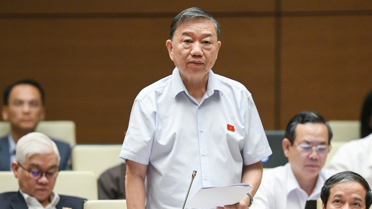 Bộ trưởng Tô Lâm: “Sẽ sửa đổi 19 nghị định liên quan sổ hộ khẩu giấy” Bộ trưởng Tô Lâm: “Sẽ sửa đổi 19 nghị định liên quan sổ hộ khẩu giấy”