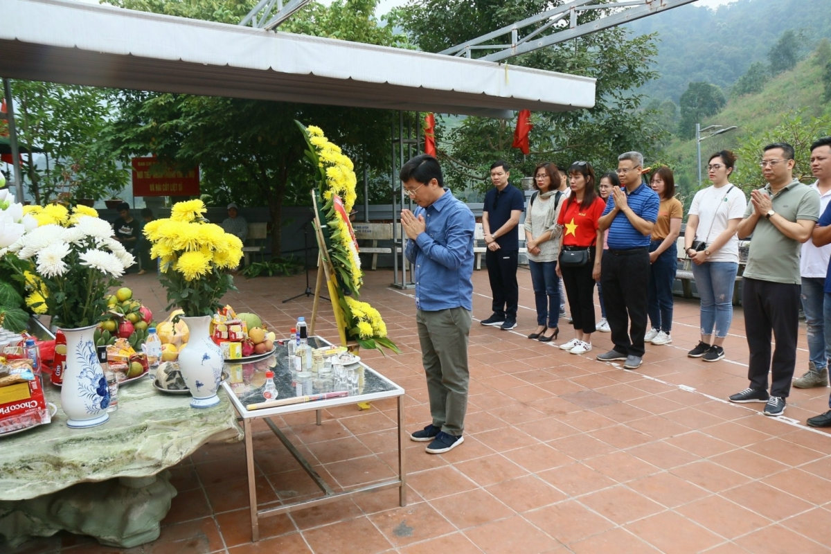 Chương trình Thiện nguyện “ACSV sẻ chia yêu thương” – Hành trình kết nối những trái tim ACSV với nơi địa đầu Tổ quốc Chương trình Thiện nguyện “ACSV sẻ chia yêu thương” – Hành trình kết nối những trái tim ACSV với nơi địa đầu Tổ quốc