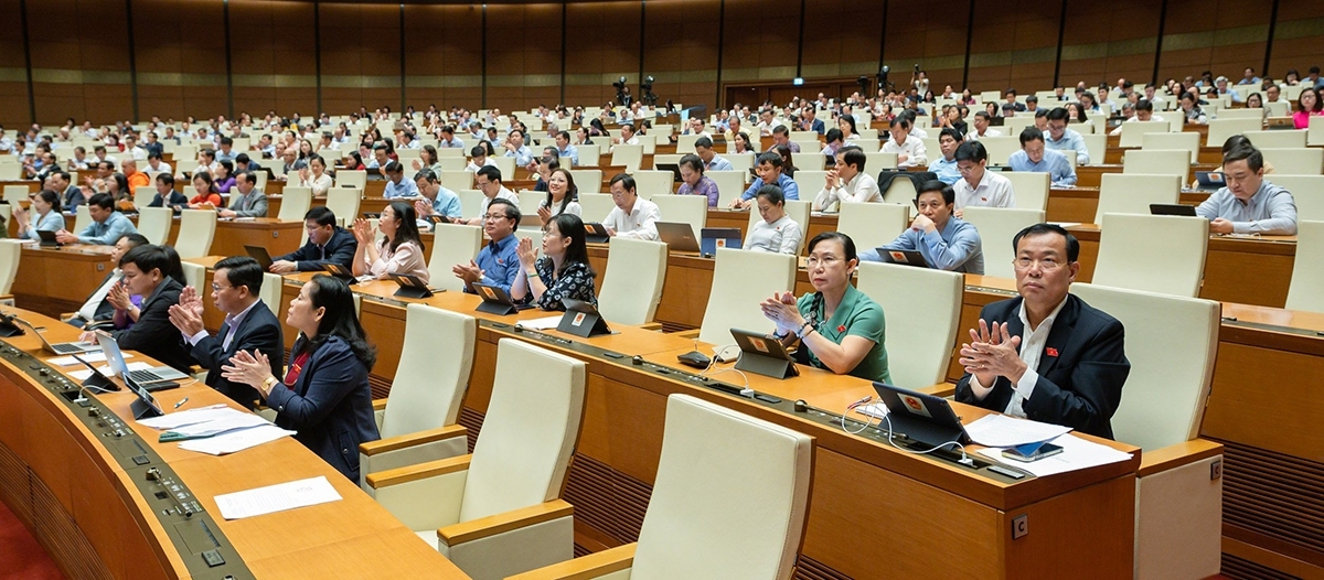 Quốc hội quyết định tăng lương cơ sở lên 1,8 triệu đồng từ 1/7/2023 Quốc hội quyết định tăng lương cơ sở lên 1,8 triệu đồng từ 1/7/2023