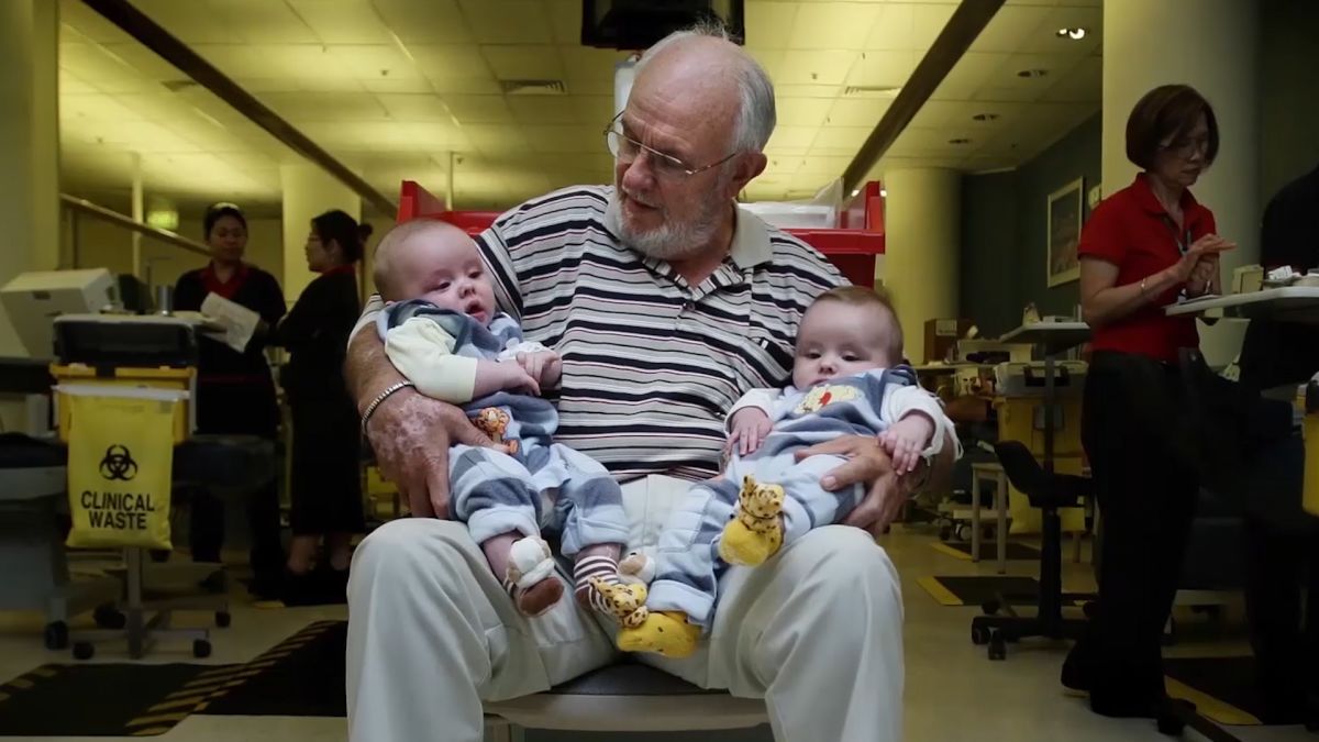 Máu của người đàn ông này đã cứu sống được 2,4 triệu trẻ em trên toàn thế giới! - Ảnh 2. Máu của người đàn ông này đã cứu sống được 2,4 triệu trẻ em trên toàn thế giới! - Ảnh 2.