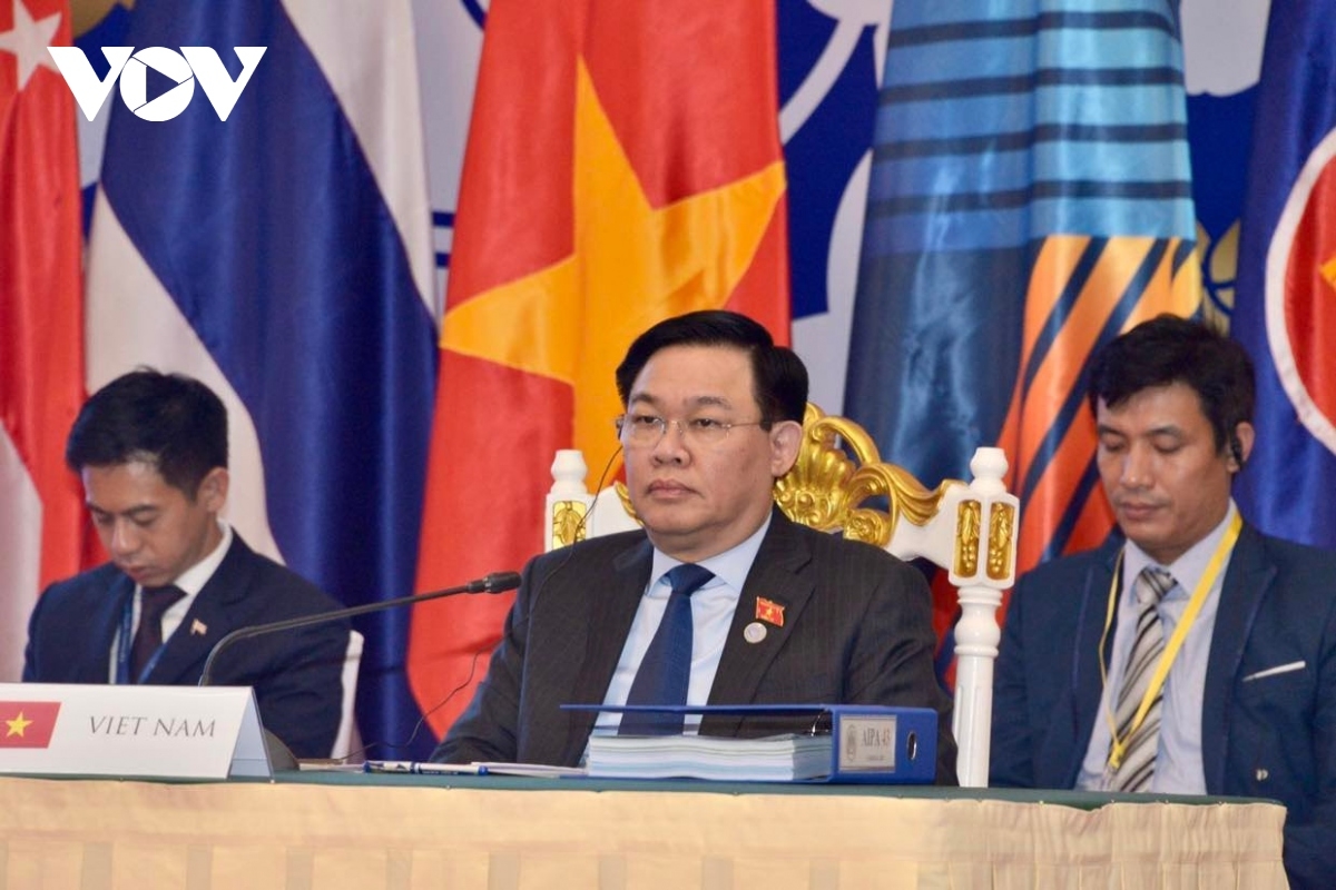 Chủ tịch Quốc hội: Tinh thần đoàn kết giúp con thuyền ASEAN vượt qua sóng cả Chủ tịch Quốc hội: Tinh thần đoàn kết giúp con thuyền ASEAN vượt qua sóng cả