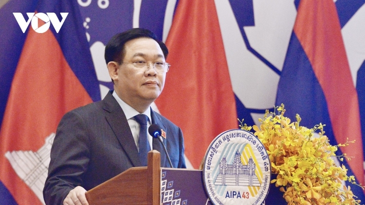 Chủ tịch Quốc hội: Tinh thần đoàn kết giúp con thuyền ASEAN vượt qua sóng cả Chủ tịch Quốc hội: Tinh thần đoàn kết giúp con thuyền ASEAN vượt qua sóng cả