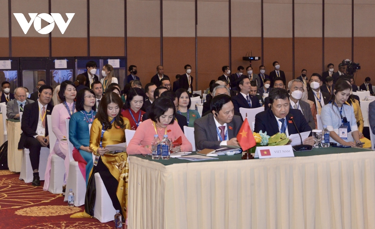 Chủ tịch Quốc hội: Tinh thần đoàn kết giúp con thuyền ASEAN vượt qua sóng cả Chủ tịch Quốc hội: Tinh thần đoàn kết giúp con thuyền ASEAN vượt qua sóng cả