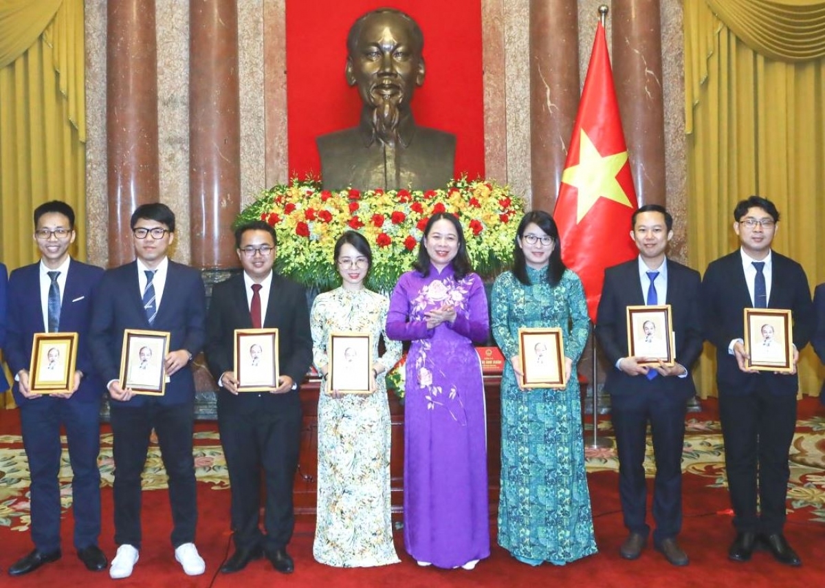 Phó Chủ tịch nước gặp mặt các tài năng khoa học công nghệ trẻ năm 2022