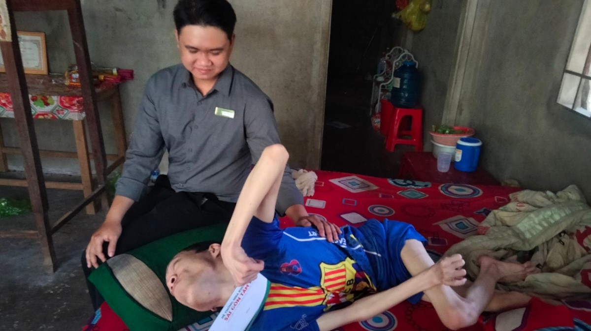 Huyện hội kết nối với Bệnh viện Nha khoa Sài Gòn Tâm Đức đã nhận hỗ trợ nuôi dưỡng thường xuyên cho nạn nhân Ngô Minh Tân, sinh năm 1996 ấp Phủ, xã Hương Mỹ, huyện Mỏ Cày Nam