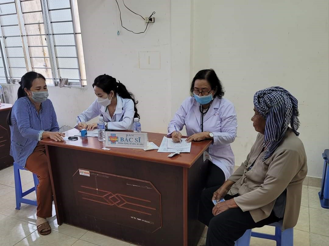 Khám bệnh cấp thuốc tại xã Mỹ Phước, huyện Mỹ Tú, Sóc Trăng
