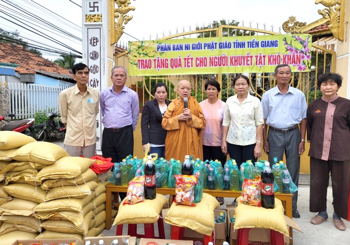 Ni trưởng Thích nữ Tuyết Liên, Uỷ viên BCH Hội NNCĐDC/dioxin tỉnh Tiền Giang