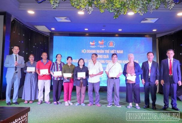 Hội Doanh nhân trẻ Việt Nam trao tặng 50 suất quà  cho nạn nhân chất độc da cam tỉnh Khánh Hòa