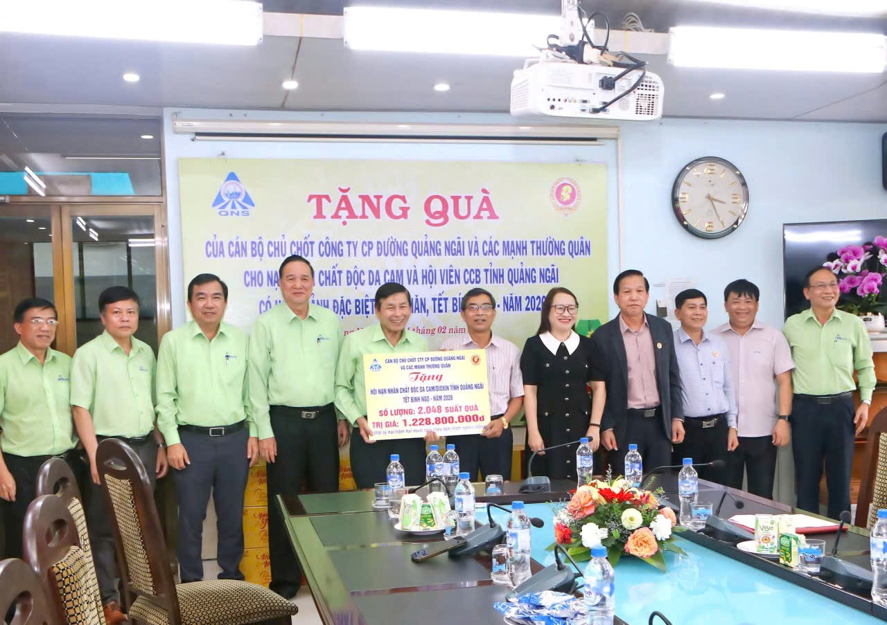 Công ty CP Đường Quảng Ngãi trao quà Tết cho nạn nhân chất độc da cam