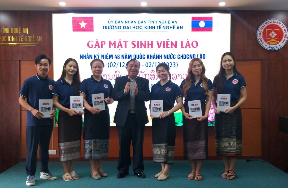 Nghệ An: Nhiều hoạt động chào mừng 48 năm Quốc khánh CHDCND Lào