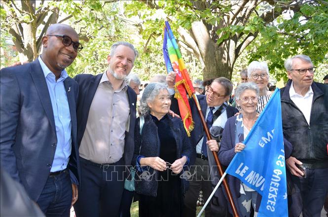Khánh thành bia tưởng niệm nạn nhân chất độc da cam/dioxin tại Paris