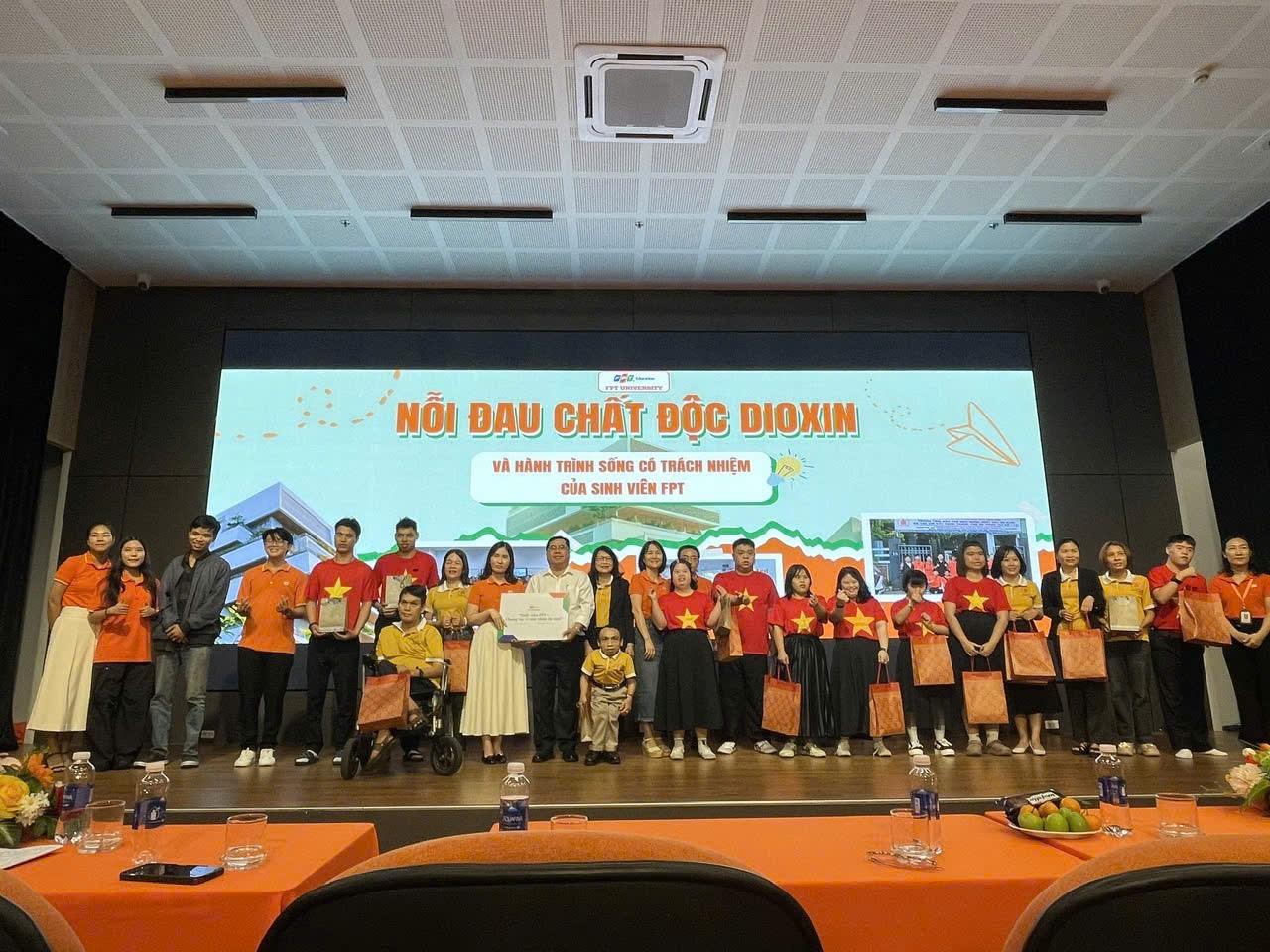 Sự đồng hành của sinh viên trường Đại học FPT Đà Nẵng với nỗi đau chất độc da cam