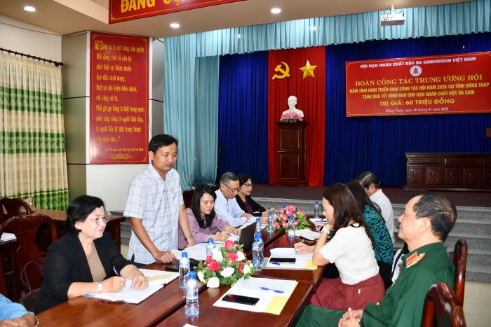 Đoàn cán bộ Trung ương Hội làm việc và tặng quà Tết Bính Ngọ cho nạn nhân chất độc da cam tỉnh Đồng Tháp