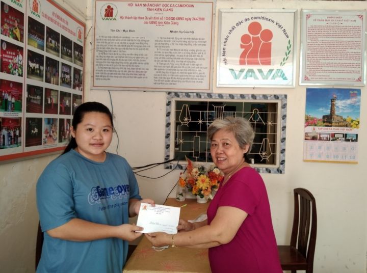 Trao học bổng “Hạt giống hy vọng” cho học sinh là nạn nhân chất độc da cam tại tỉnh Kiên Giang