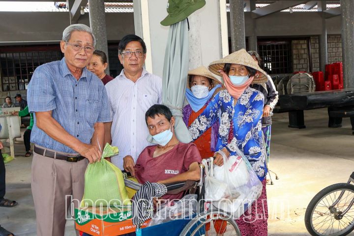 Tỉnh hội Sóc Trăng: Tặng quà cho nạn nhân chất độc da cam và người khuyết tật