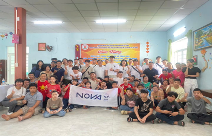 Đoàn khách Đài Loan (Trung Quốc) giao lưu và tặng quà nạn nhân chất độc da cam Đà Nẵng