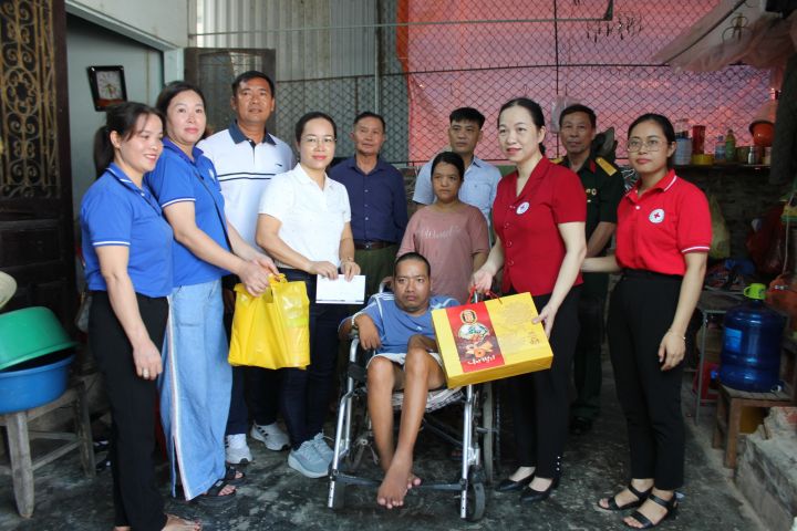 Hoàn cảnh khó khăn và nghị lực vươn lên của nạn nạn nhân chất độc da cam Nguyễn Văn Thức   