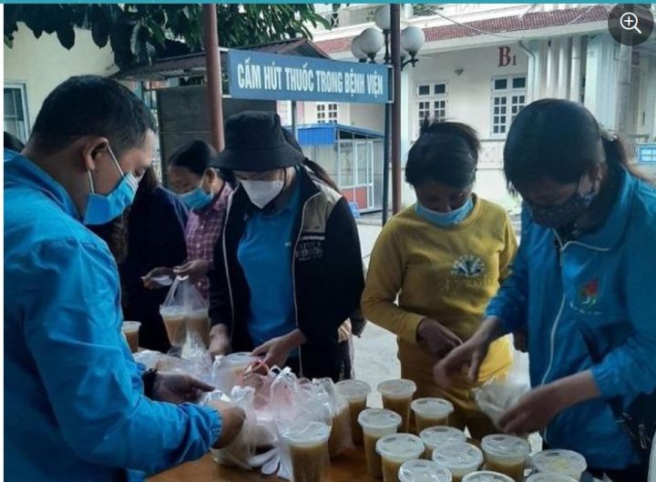 Ấm lòng với nồi cháo từ thiện của người công nhân điện lực ở vùng cao